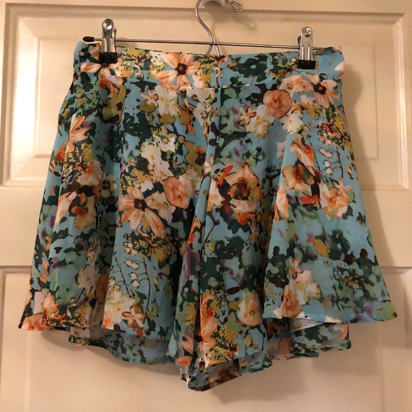 Show me your Mumu falling floral Carlos swing shor - Picture 3 of 5
